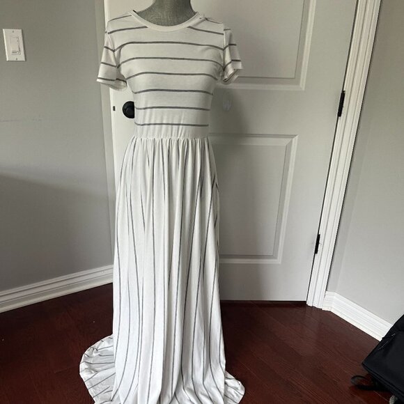 Women's Striped Maxi Dress Short Sleeve W Pockets Size M EUC - Picture 1 of 2